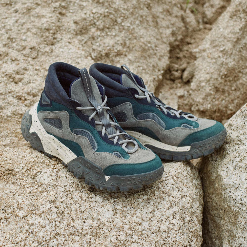 【White Mountaineering × Timberland】メンズ モーション スクランブル ミッド レースアップ ハイキングスニーカー - ミディアムブルー image number 1
