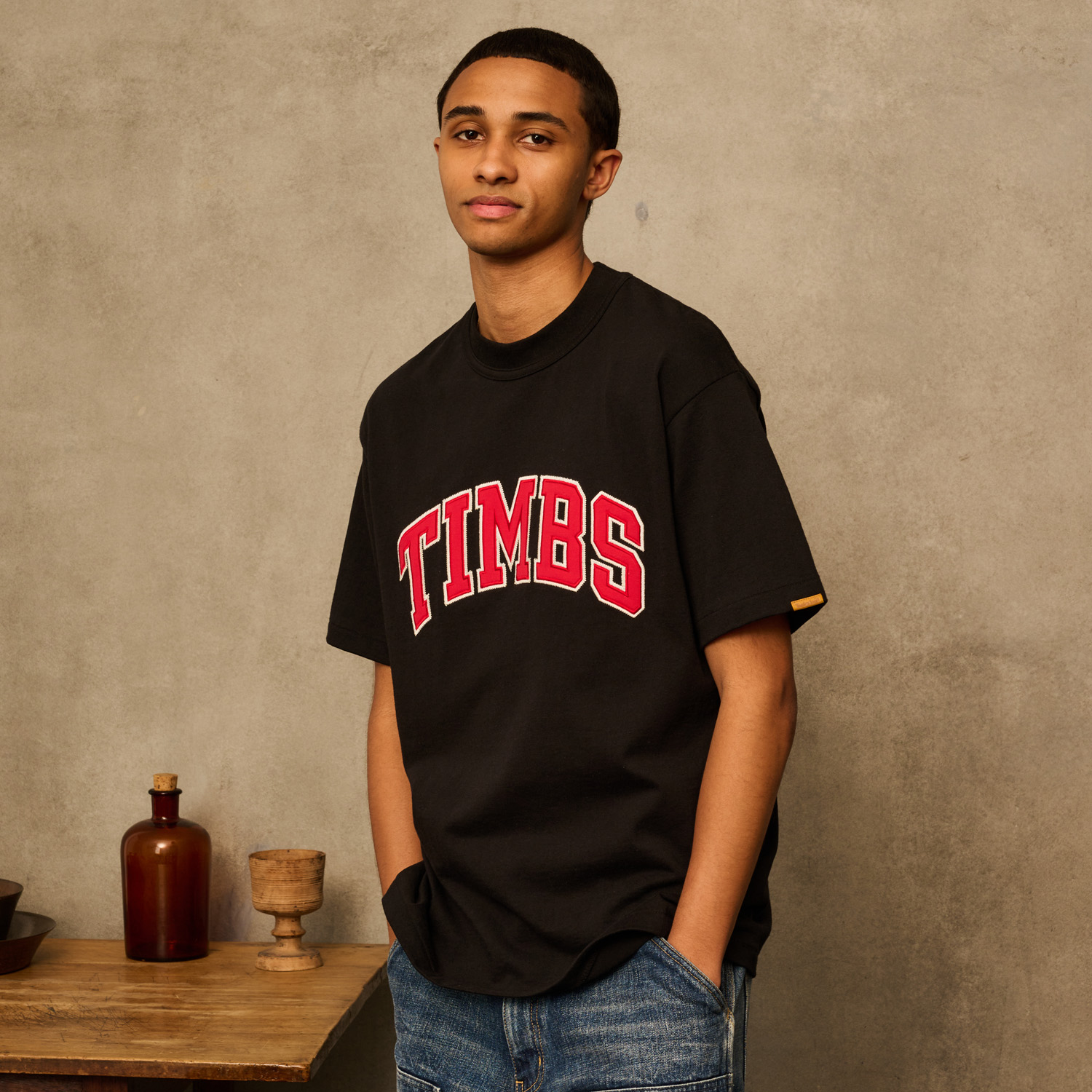 【+81 3】オールジェンダー  半袖 “TIMBS” Tシャツ image number 1